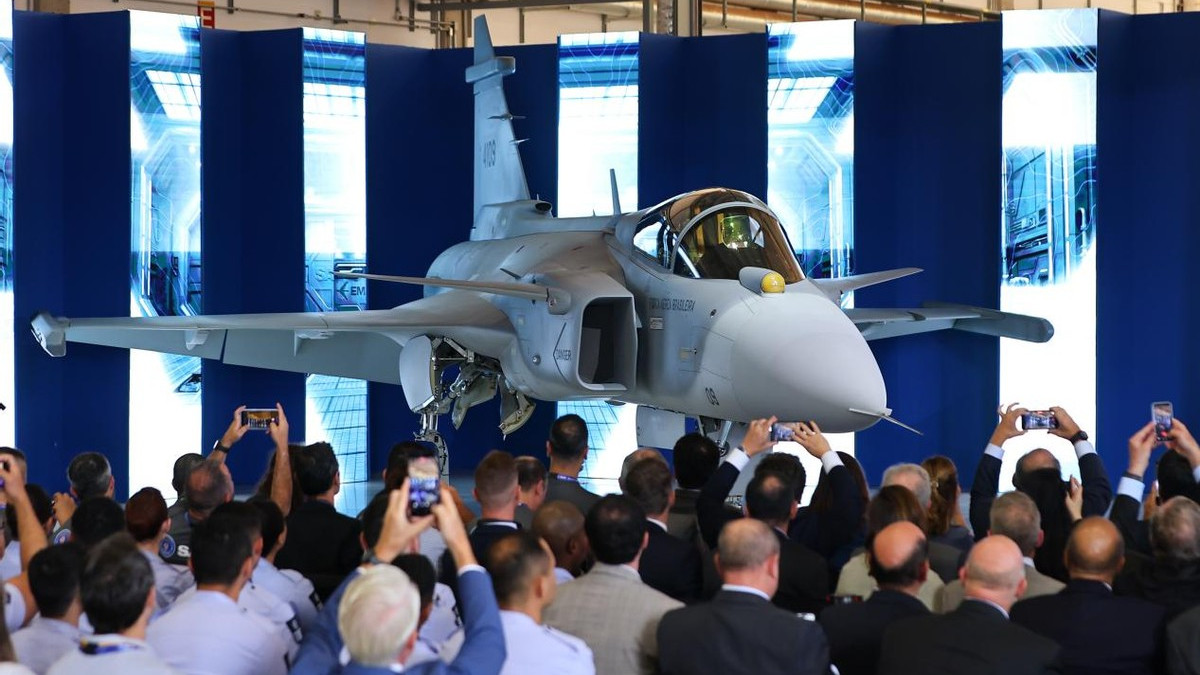 图说：巴西首架国产“鹰狮”战斗机走下生产线，又一个重要里程碑