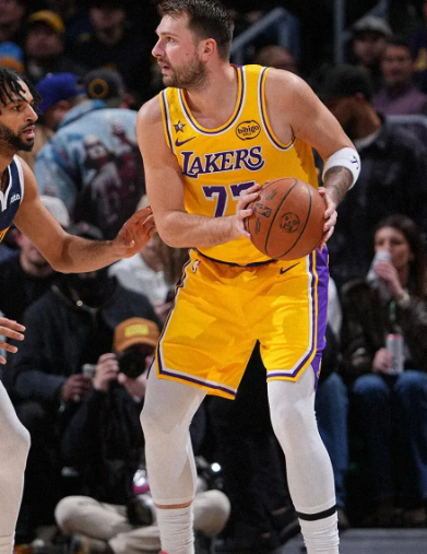 湖人肯定会交易
从赛季初东契奇发话要争冠是唯一目标，而且湖人这赛季吃了斯玛特、艾