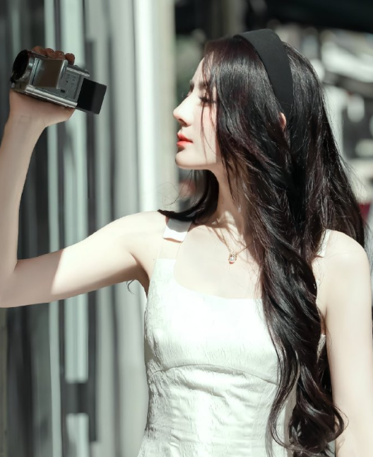 你曾披荆斩棘，所以就连神都不愿尘封你的努力