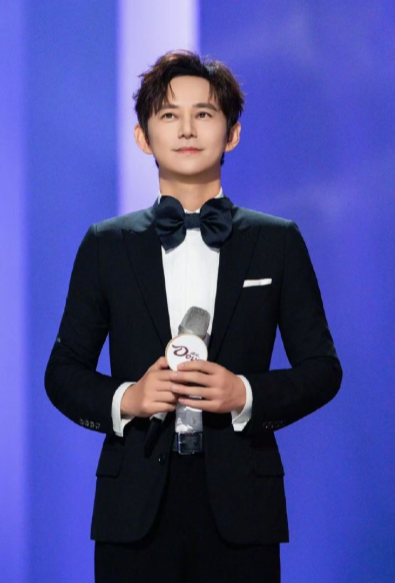 顶配阵容来袭，何炅飞行加盟亲爱的客栈 2026，坐等每一个温暖又有趣的名场面 ​