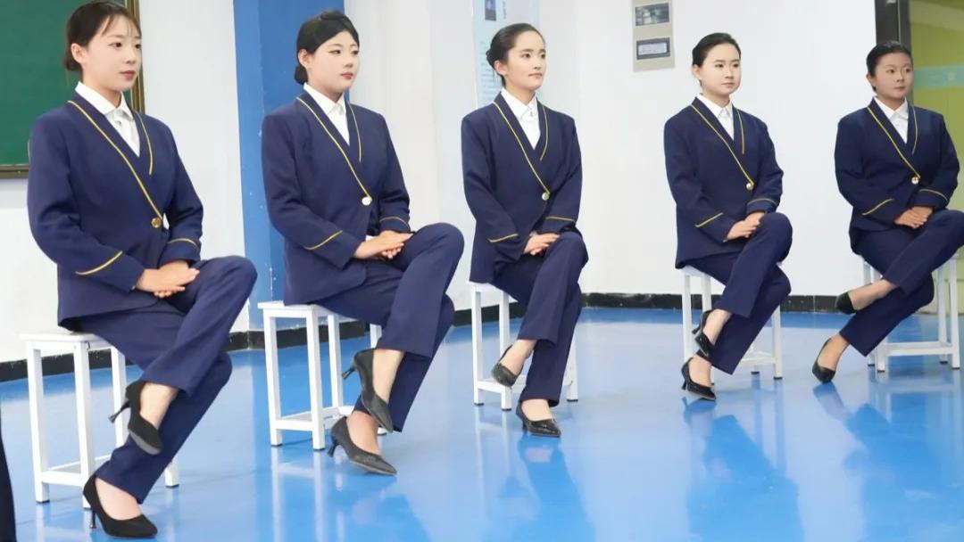 甘肃万通龙虎榜技能争霸赛 | 形体礼仪项目成功举办