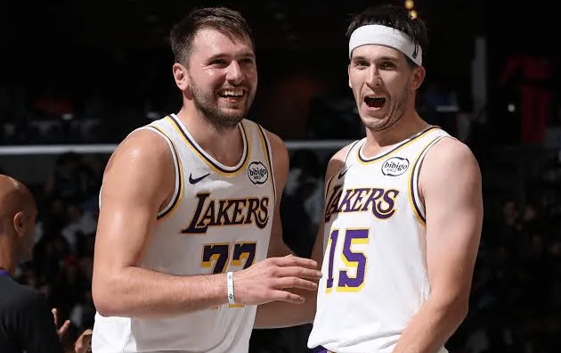 NBA 2K官方公布了新赛季2K27的完整能力值榜单。
其中，湖人阵容共3人入选
