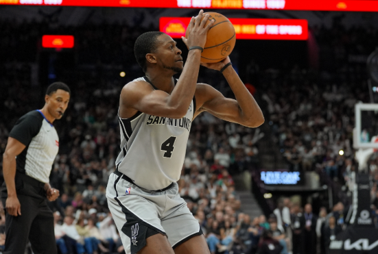 这场G2和开拓者的比赛，就证明了一件事，福克斯现在就是个17-18分的球员

不