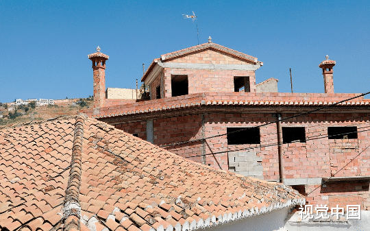 他撸遍网贷APP盖起村里最气派楼房，直到催收盯上他6岁上小学的女儿