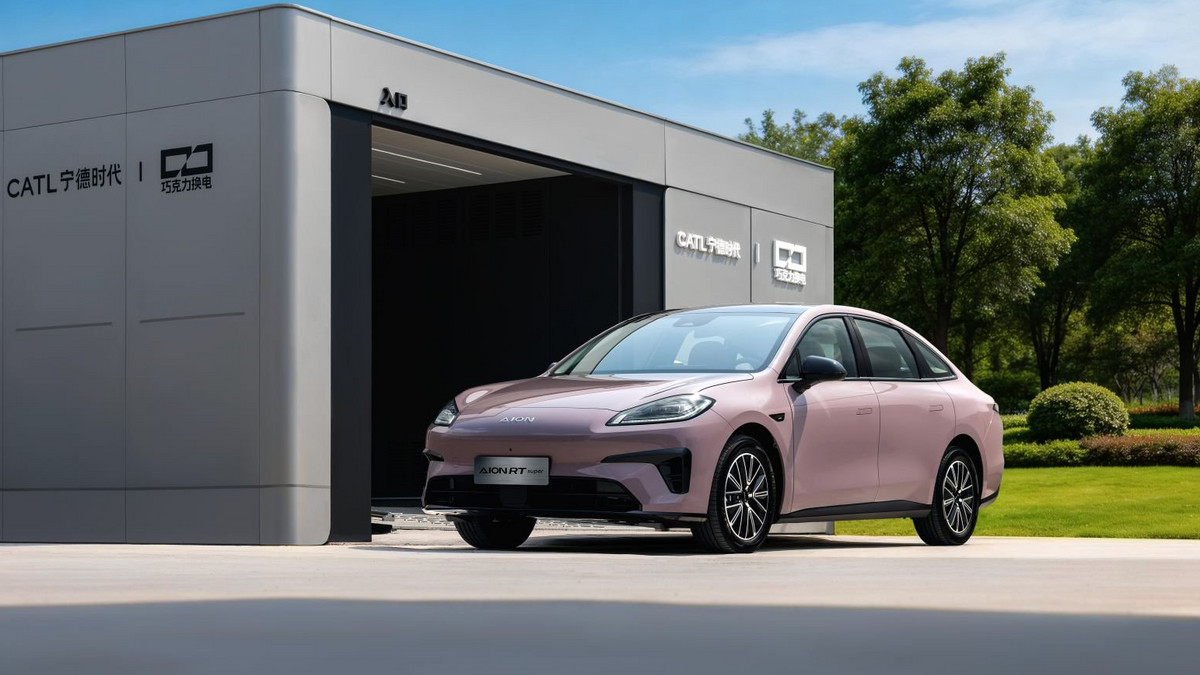 轴距2775比肩B级车，AION RT换电版仅8万起，每天租金一顿饭钱