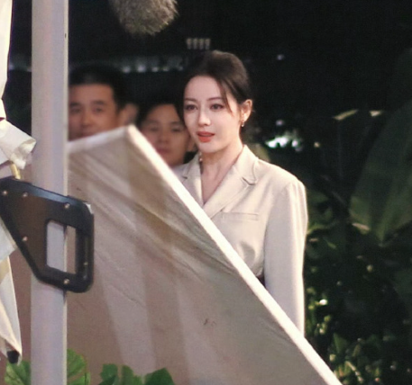 矜贵清冷是你，温柔腼腆是你，浪漫暖心亦是你