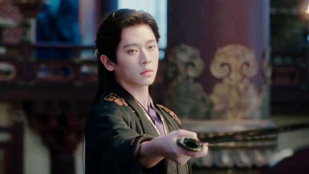 《成何体统》直到暴君夏侯澹在朝堂上提剑杀人，祸国妖妃庾晚音才知，从一开始，夏侯澹这个暴君都在骗她