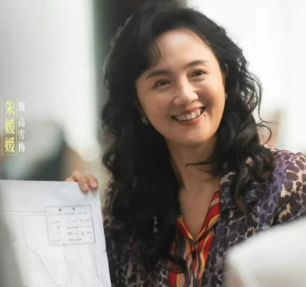 辛柏青应该特别开心
不是因为有人找他拍戏，
而是他的妻子朱媛媛凭借《小城大事》获