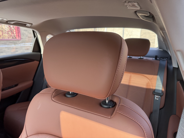 我的第一辆车
吉利第五代帝豪是我的第一辆车，之前也没什么买车的经验，所以也是在网