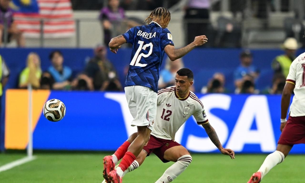 经典撞墙配合！西班牙2-0领先法国
北京时间7月15日，世界杯半决赛，西班牙对阵