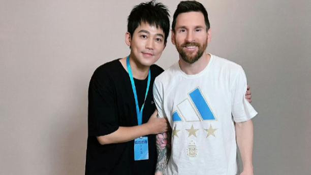 梅西上演世界杯帽子戏法，苏醒二十字走心点评火速冲上热搜
