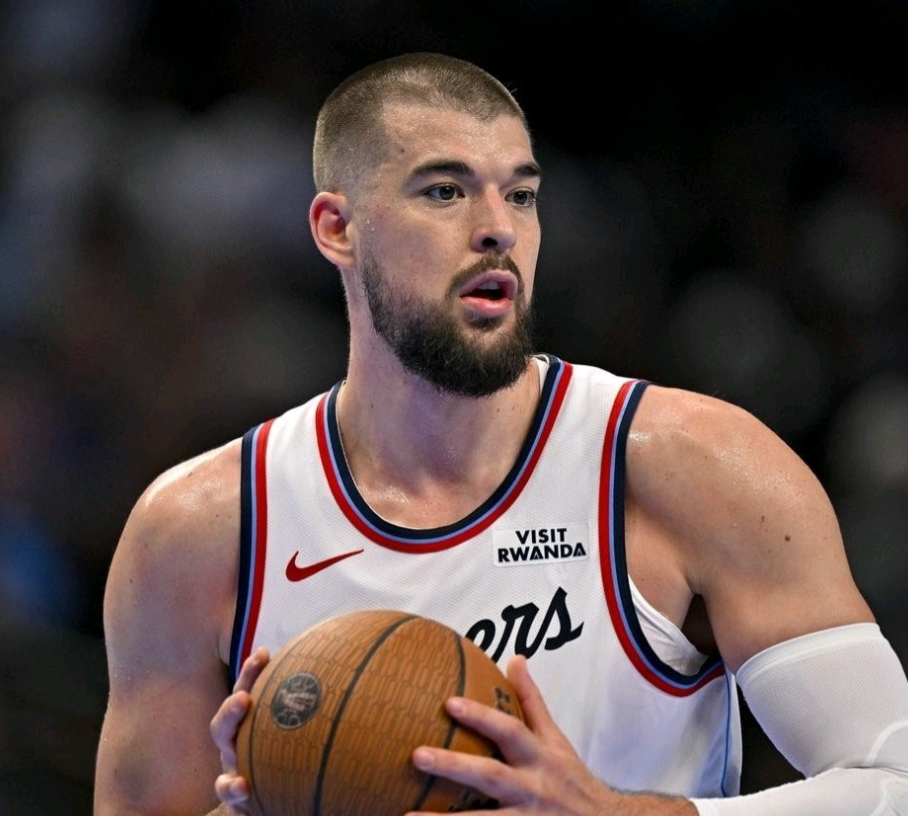 其实，祖巴茨被交易，不单单是因为管理层所谓的27年计划，和哈登被交易去骑士也有关