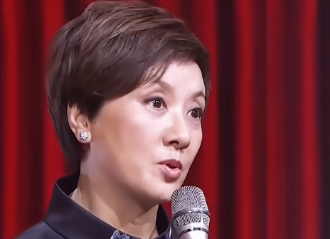 27岁的邓婕去红楼梦剧组
导演不知道给她安排什么角色，演丫鬟吧，气质大了点，演小