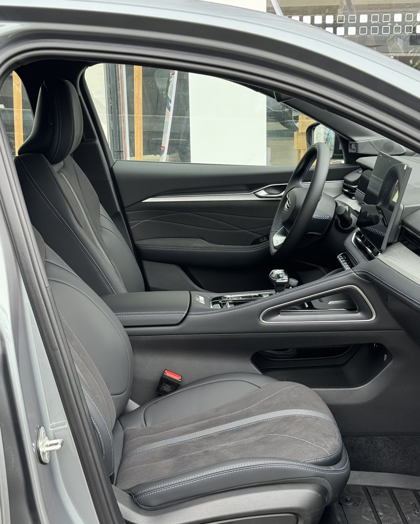 开星瑞东方曜小半年了，说实话啊，最让俺意外惊喜的就是这内饰细节，那真是犄角旮旯都