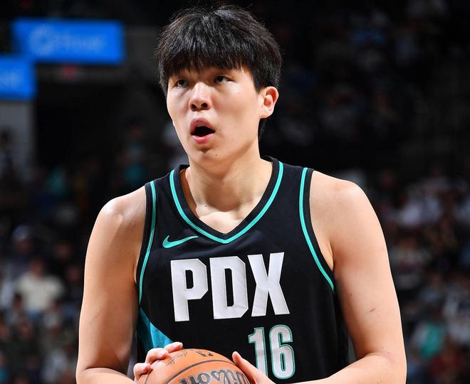 关于小杨在马刺的季后赛中是否有上场机会的一点纲领性发言

有可能。
垃圾时间啊。