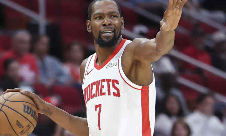 球队严重依赖杜兰特，哪怕杜兰特再能打两年，出不了成绩，到时候也到了文班统治的时代