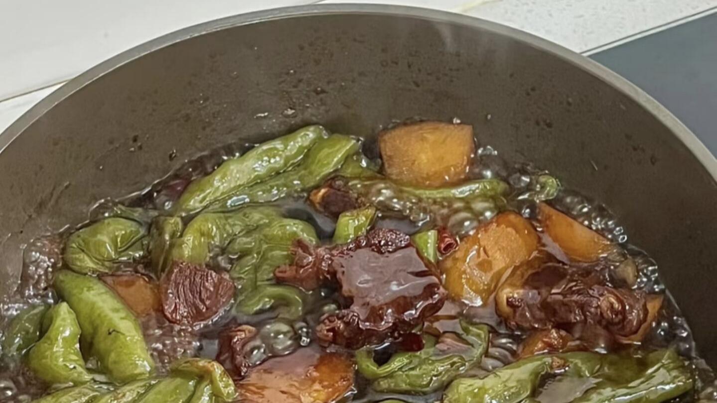 香辣过瘾：家常辣椒酱牛肉土豆
