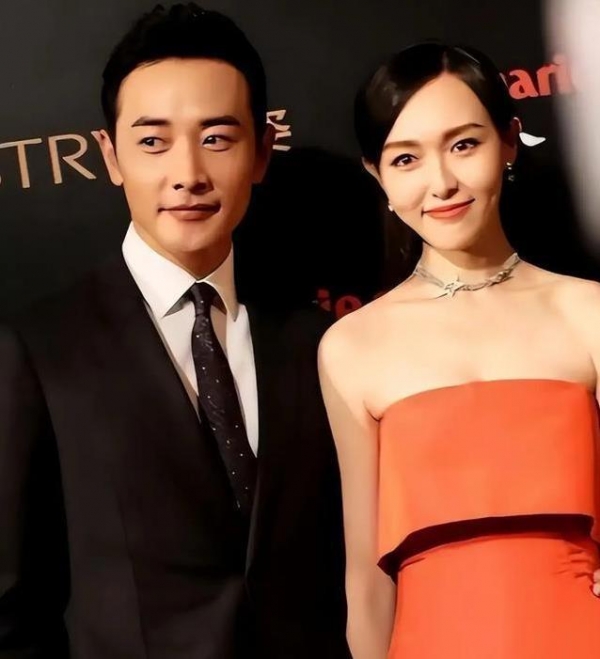 罗晋和唐嫣这对，如今在内娱几乎成了“透明人”。感情好坏没几个人在意，就连前阵子的