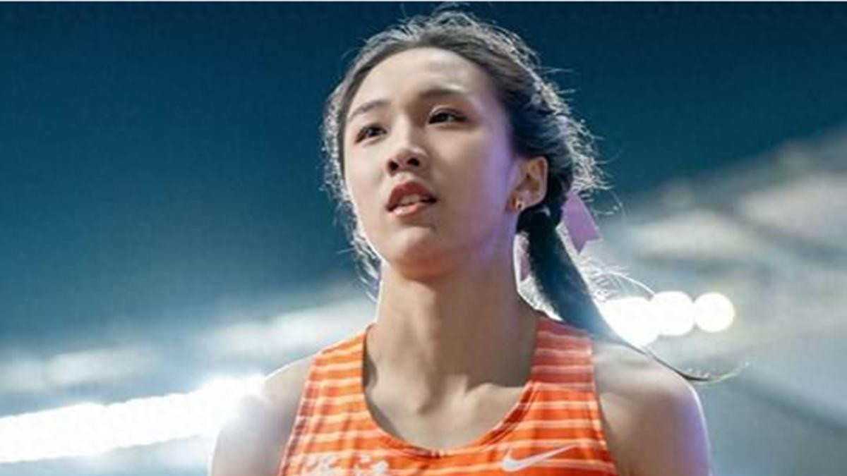 “小孩姐”太猛！中国女子4X100米夺冠，陈妤颉上演完美收官