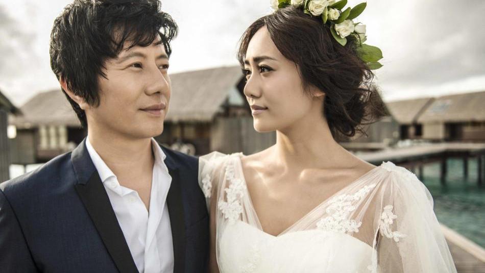 刘芸郑钧回应儿子走路内八！网友：从怒怼乐坛到温和认错，58岁郑钧变佛系了！