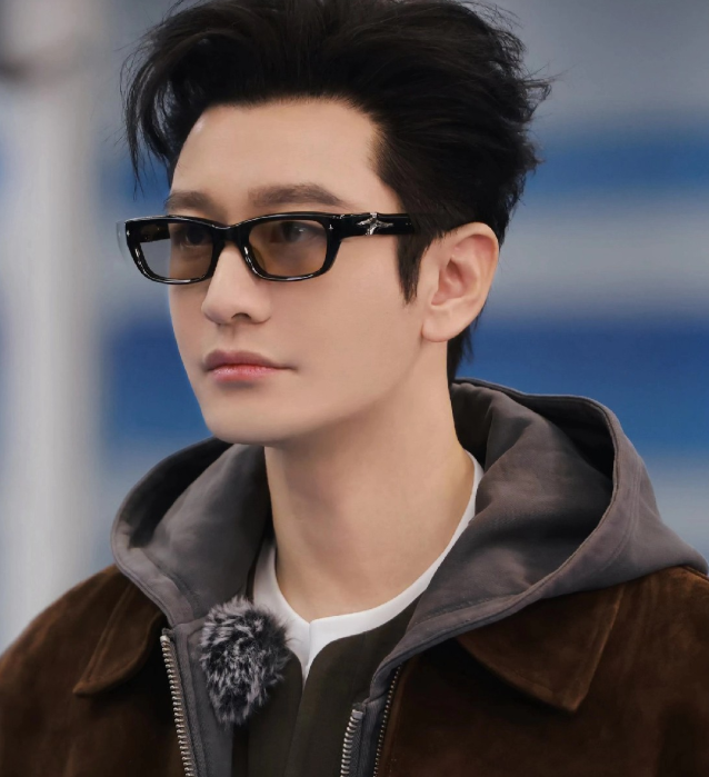 黄晓明冲上了热搜原因是他采访时的一番话太戳心
他自曝目前还在考博，目标是成为家里