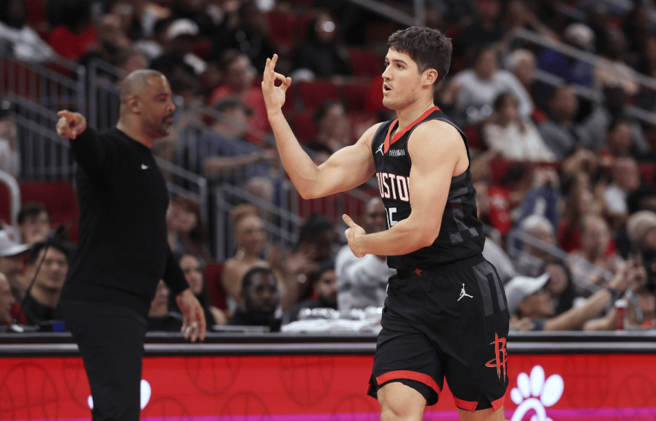 别再说乌度卡耽误小谢了！

今天小谢打得很好，本来是好事，居然有很多言论说乌度卡