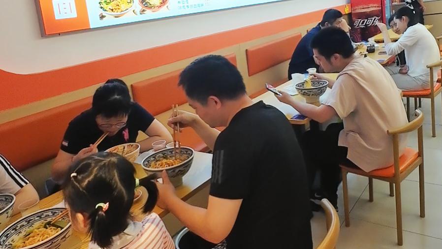 大学毕业后，创业开面馆，你想过吗？