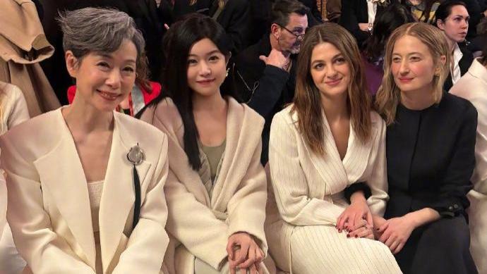 凌晨3点不睡觉！陈妍希米兰追星成功，见到叶童瞬间变迷妹