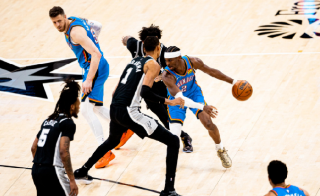 NBA西部决赛G4将迎来圣安东尼奥马刺主场对阵俄克拉荷马城雷霆。

雷霆在西决G