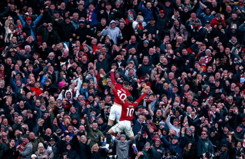 聊聊库尼亚吧：其实他并不在最舒服的位置踢球

曼联3-1维拉的上半场，双方都是没