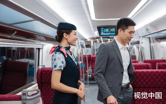 北京一男子抢火车票被骗了三千多，搞懂骗子这种逻辑后，竟反骗对方一万块