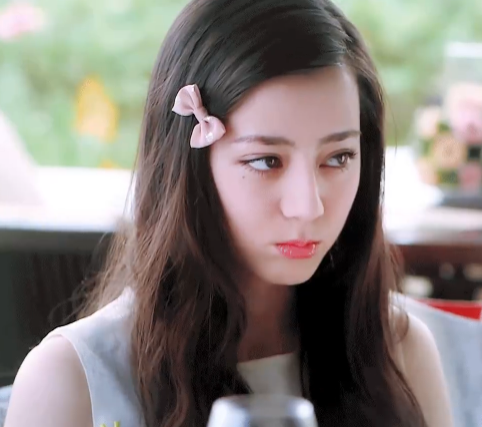 是照进我沉寂宇宙的第一颗星辰，是万物复苏的讯号