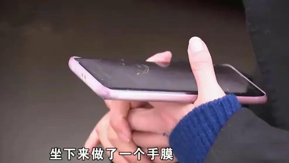 吃火锅把钻戒放桌上忘了拿，服务员清理时当垃圾收走