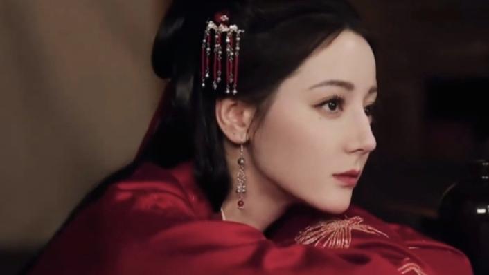 别尬黑，迪丽热巴不差