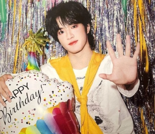 张艺谋一句“骨相适配大银幕”，比什么资源咖头衔都好使。二搭邀请就是最硬的认可，酸