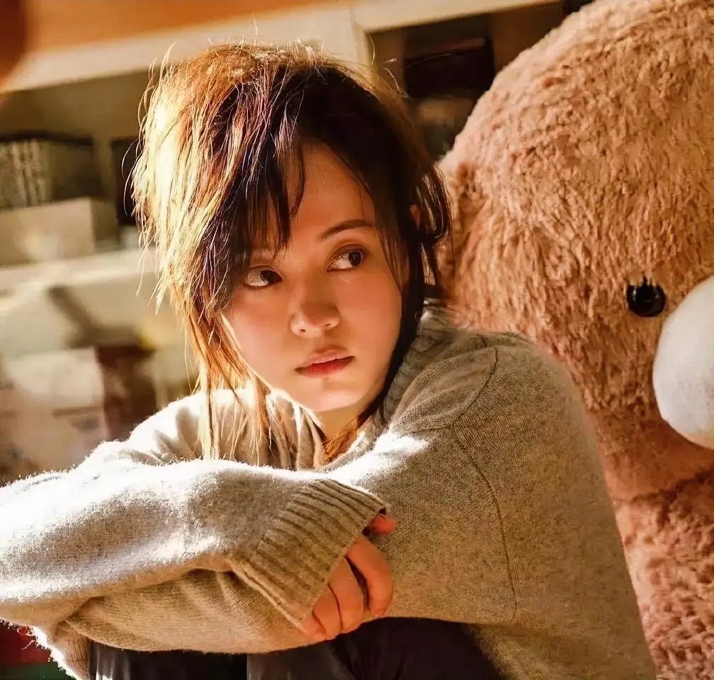 娱乐圈最让人看不懂的就是孙俪了，
明明能靠“熹妃”吃一辈子红利，
偏要一次次打碎