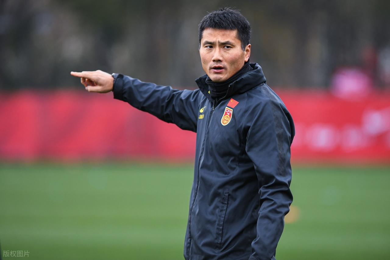 成渝德比引发国字号关注！邵佳一紧急补充李镇全进入国家队，杜月徵进入U23国家队