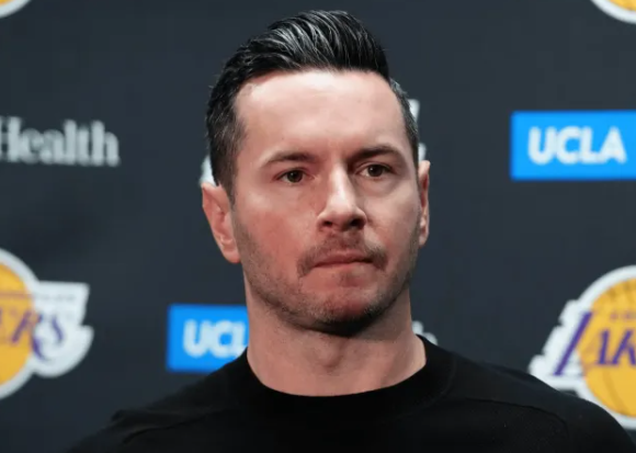 湖人主帅雷迪克在采访中谈到了为何季后赛的终结战如此艰难。
雷迪克表示：“因为你必