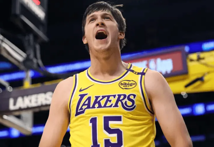 里夫斯签下了NBA历史上落选秀球员所获得的最大的一份合同。
里夫斯随后接受采访谈