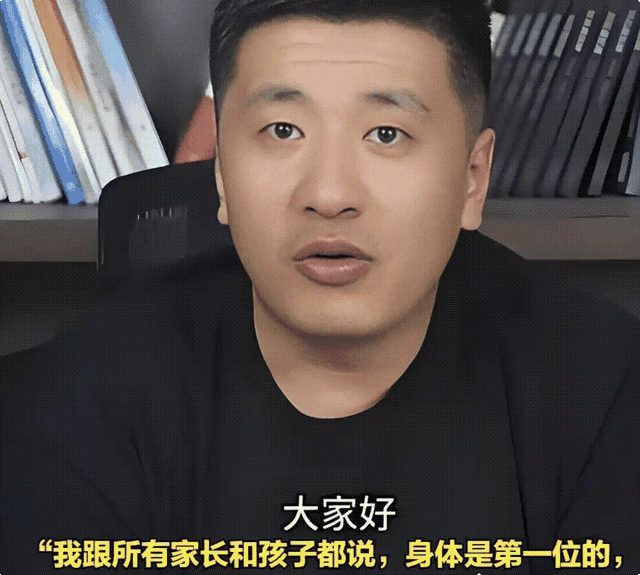 张老师像蜡烛燃烧自己照亮了别人的人生，帮别人改命同时也是提早结束了自己生命。
 