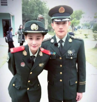 张馨予爱上了收入远不如她的何捷，没想到，何捷父亲坚决反对这段恋情：“你是军人，她