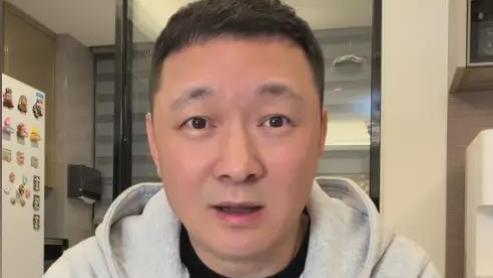 演员田重发视频称：在迪拜旅行老婆一直催他回家，说她预感不好