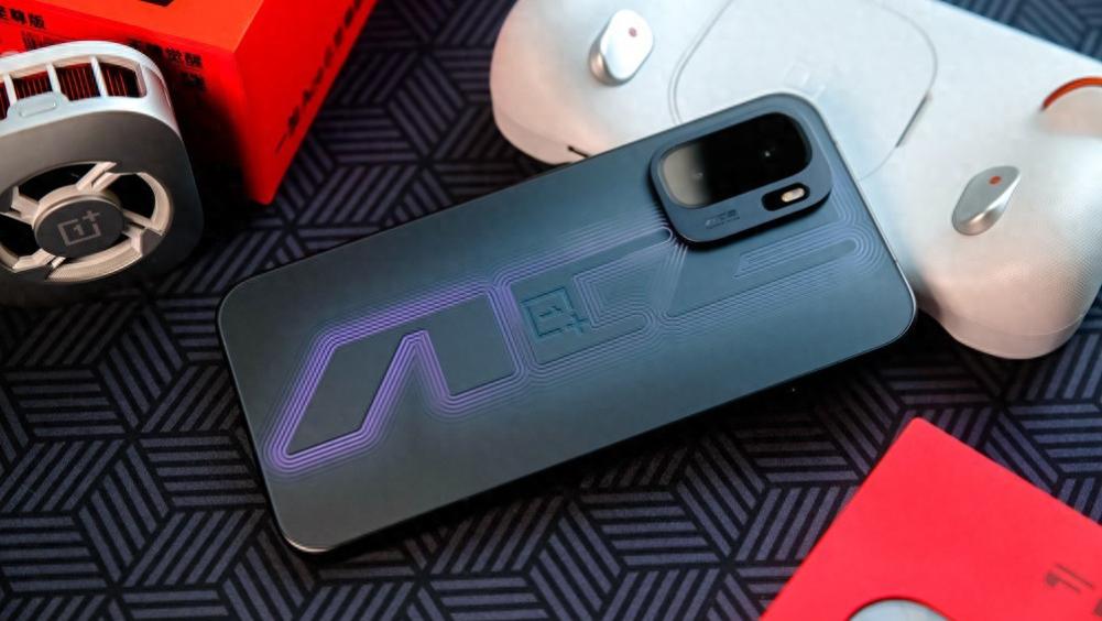 解锁“枪神掌机”实力：小白秒变大神，一加 Ace 6 至尊版首发评测