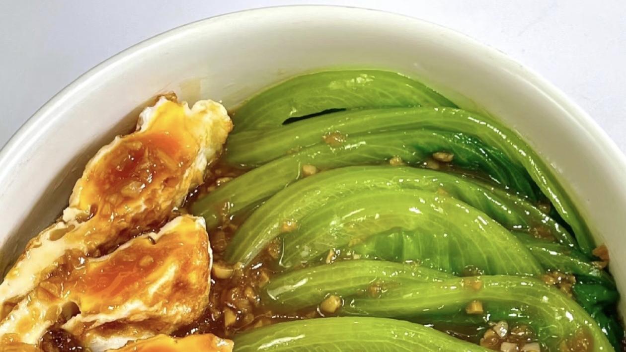 一口鲜掉眉毛！蒜蓉生菜煎蛋的家常治愈吃法
