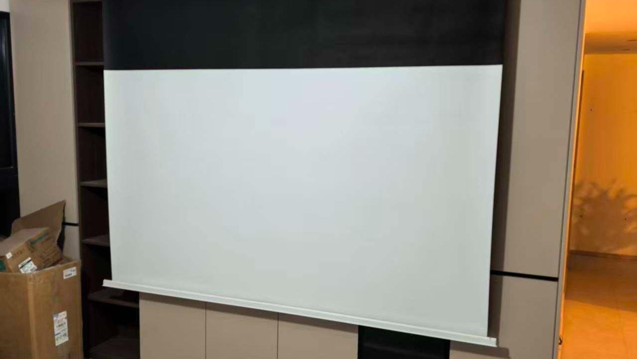 久聪隐藏式天花幕布：空间美学与投影功能的完美结合？深度评测