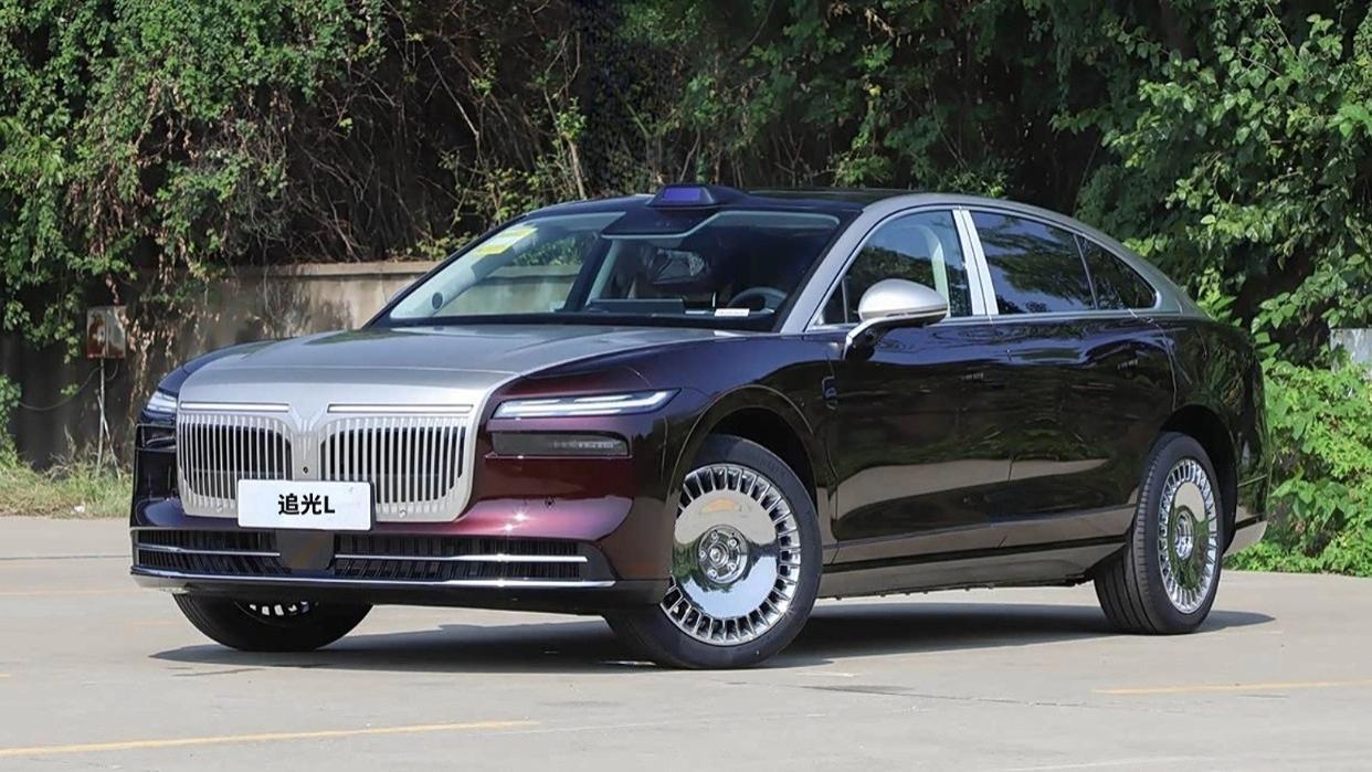 岚图追光L有霸气的外观，以及华为支持的智能座舱和驾驶辅助