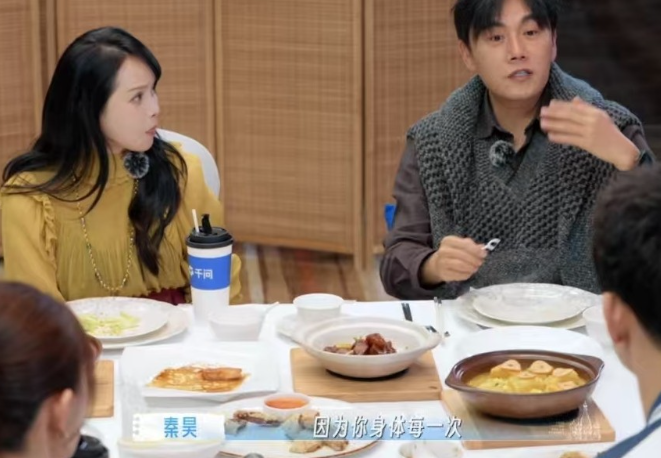 孙杨说自己饮食一直都很清淡健康

秦昊：“可乐你敢喝吗？”孙杨：“不敢，我从来不
