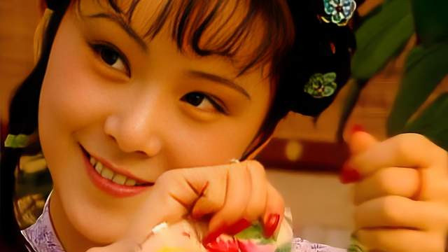 为什么说晴雯“葱管一样的指甲”，藏着贾母和宝玉最隐秘的宠溺？