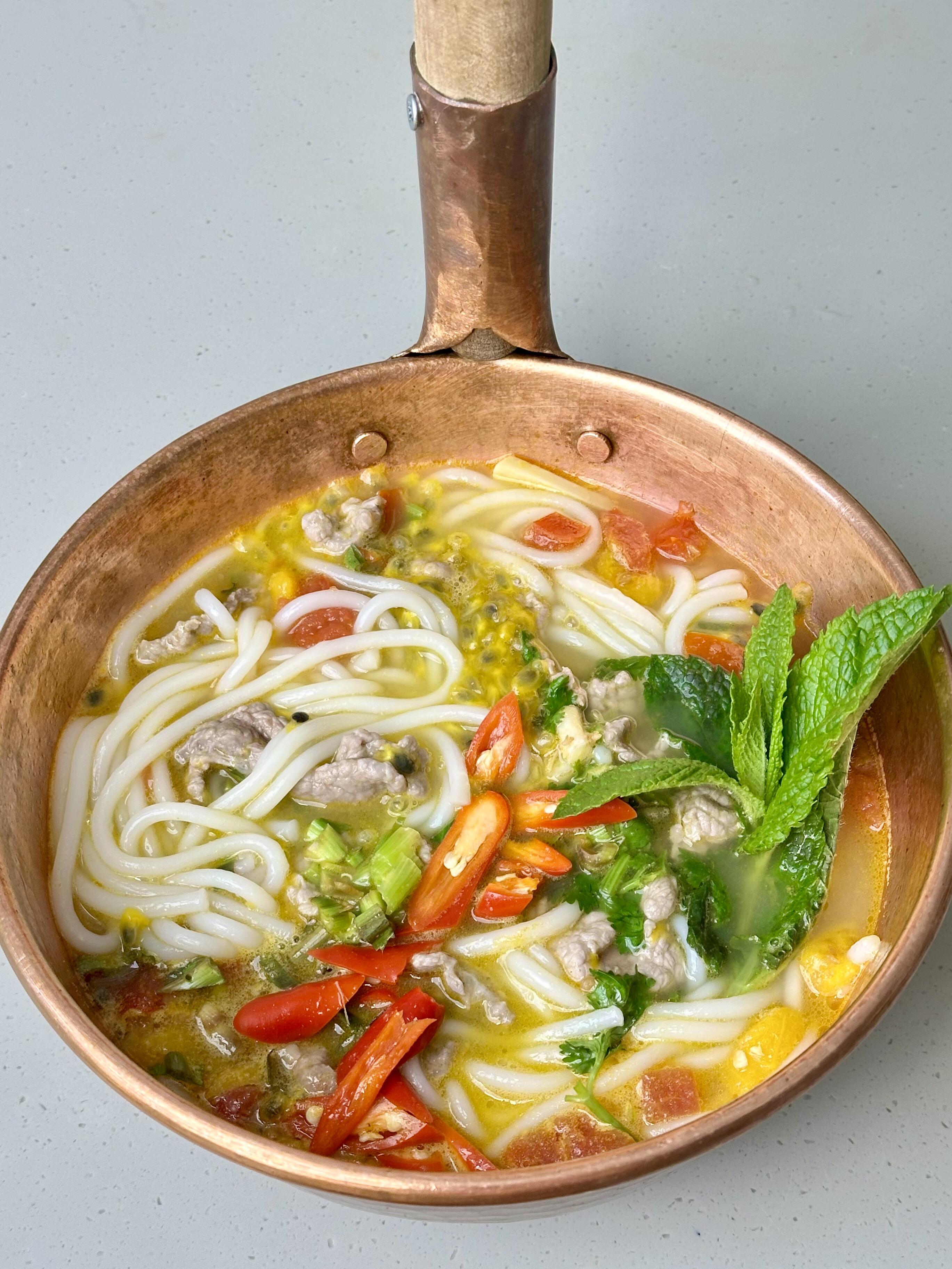 低卡百香果酸汤牛肉粉✨酸辣开胃，减脂期也能炫的碳水
减脂党必看！谁说减脂不能吃碳