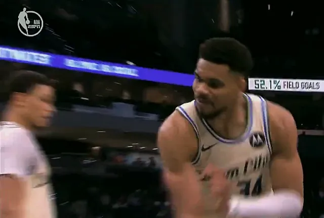 NBA常规赛，雄鹿以113-131不敌老鹰。

本场比赛，雄鹿球员扬尼斯-阿德托